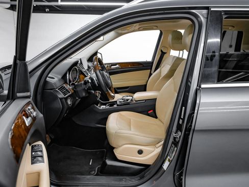 Used 2018 Mercedes-Benz GLS 450 4MATIC w/ Premium Package image 4