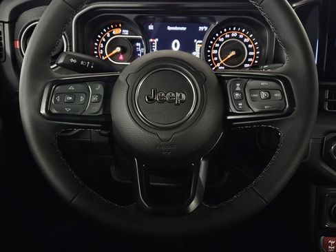 Used 2026 Jeep Wrangler Unlimited Rubicon AWD/4WD image 18
