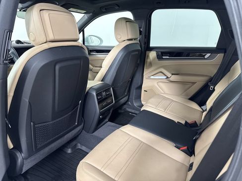Certified 2026 Porsche Cayenne E-Hybrid AWD/4WD image 25
