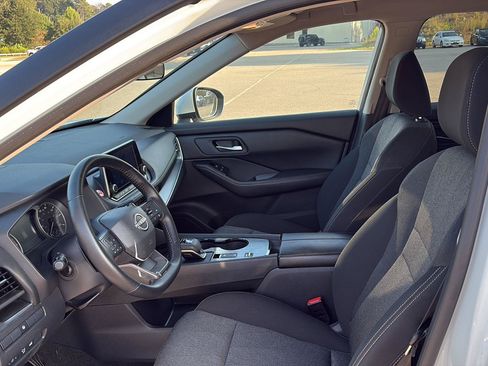 Used 2025 Nissan Rogue SV FWD image 7