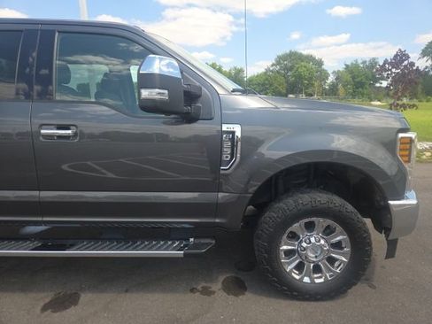 Used 2018 Ford F250 XLT w/ XLT Premium Package AWD/4WD image 4