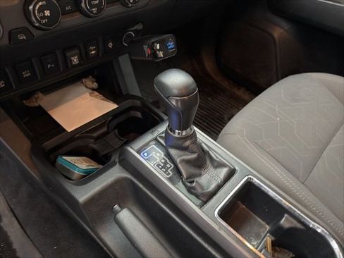 Used 2019 Toyota Tacoma TRD Off-Road image 8