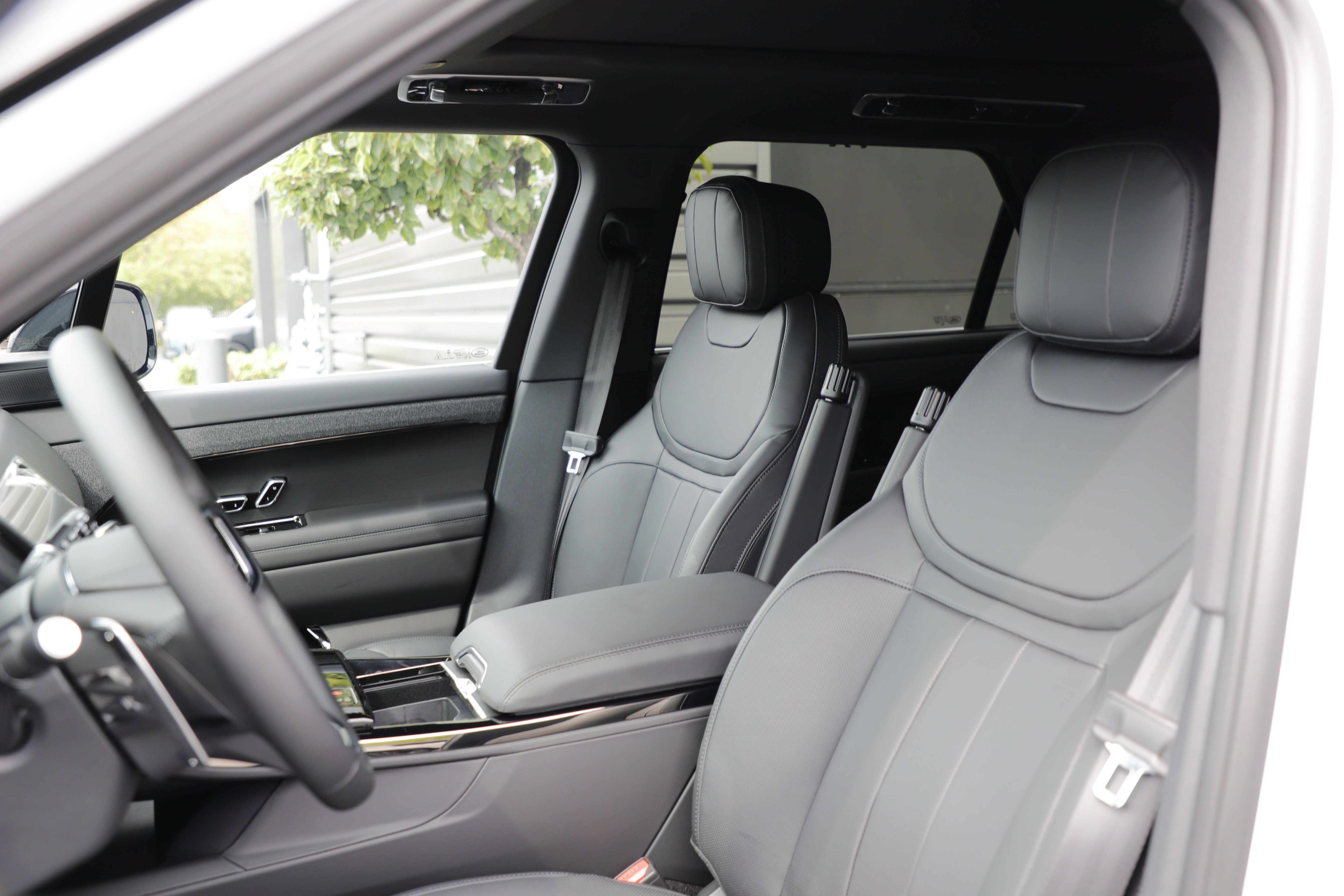 New 2026 Land Rover Range Rover Sport SE AWD/4WD image 17