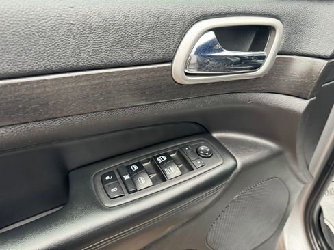 Used 2018 Jeep Grand Cherokee Altitude image 22