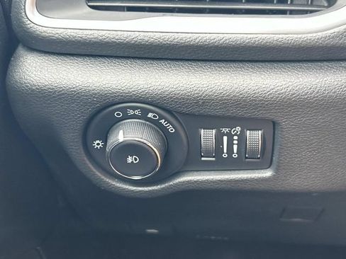 Used 2018 Chrysler Pacifica Limited w/ Advanced Safetytec Group FWD image 30