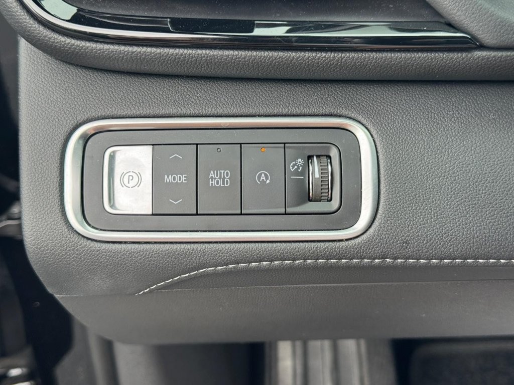 Used 2025 Buick Enclave Avenir w/ Super Cruise Package FWD image 28