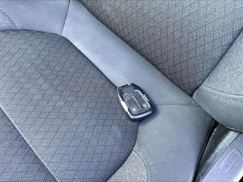 Used 2021 Chevrolet Silverado 1500 LT RWD image 13