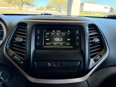 Used 2017 Jeep Cherokee Latitude w/ Safety/Convenience Group image 16