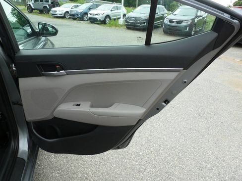 Used 2018 Hyundai Elantra SE FWD image 31