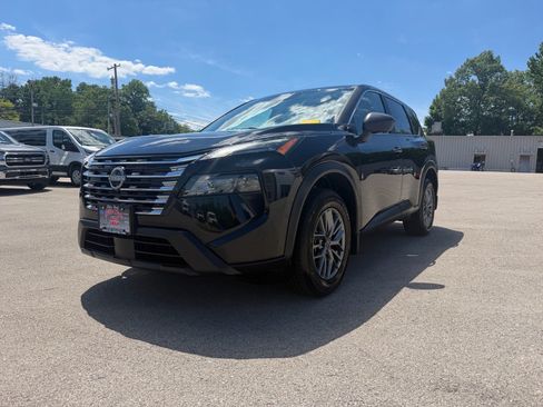 Used 2024 Nissan Rogue S AWD/4WD image 7