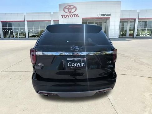 Used 2017 Ford Explorer XLT AWD/4WD image 4