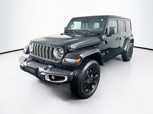 Used 2025 Jeep Wrangler Unlimited Sahara w/ Safety Group AWD/4WD image 3