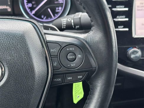 Used 2020 Toyota Camry SE image 21