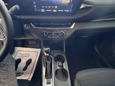 Used 2025 Buick Envista Preferred w/ Convenience I Package image 17