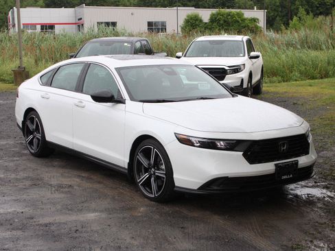 Used 2023 Honda Accord Sport image 3