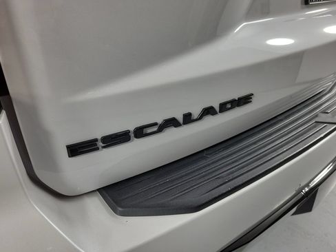 Used 2023 Cadillac Escalade Premium Luxury AWD/4WD image 7