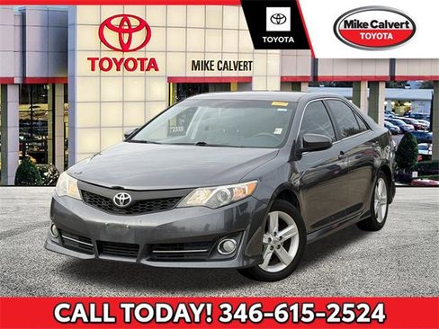 Used 2014 Toyota Camry SE image 1
