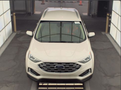 Used 2019 Ford Edge SEL w/ Equipment Group 201A AWD/4WD image 2