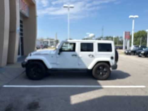 Used 2017 Jeep Wrangler Unlimited Sahara AWD/4WD image 2