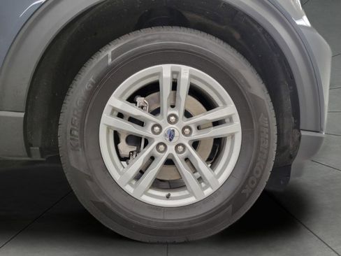 Used 2024 Ford Explorer XLT w/ Equipment Group 202A AWD/4WD image 3