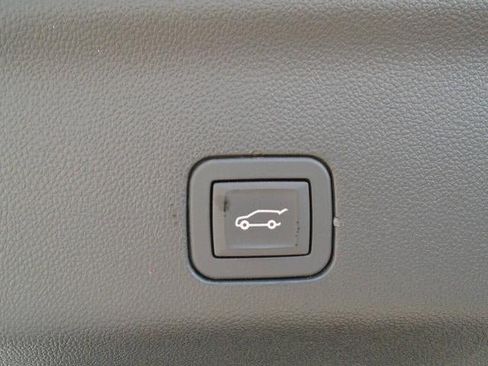 Certified 2024 Chevrolet Suburban High Country w/ Advanced Technology Package AWD/4WD image 33