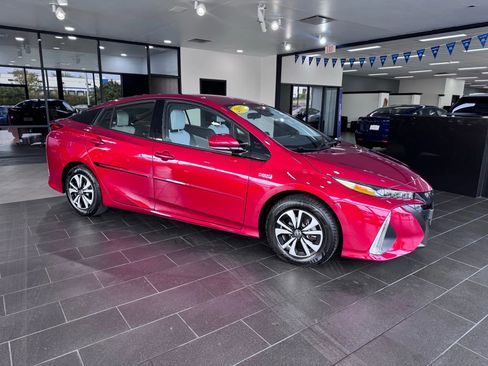 Used 2017 Toyota Prius Prime Premium image 6