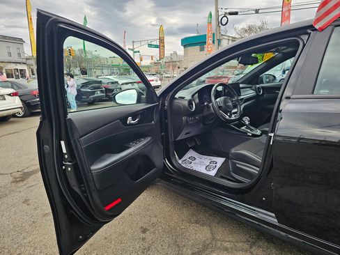 Used 2023 Kia Forte GT-Line w/ GT-Line Premium Package image 9