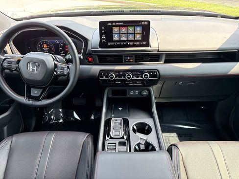 Used 2025 Honda Pilot Black Edition image 30