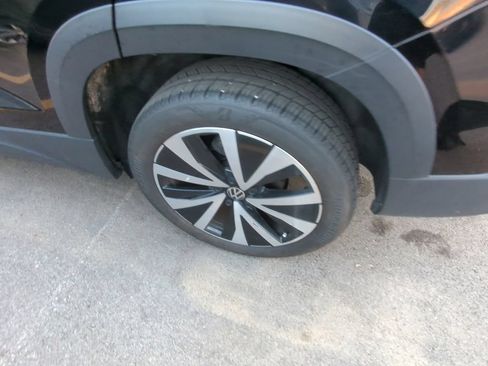 Used 2024 Volkswagen Taos SE FWD image 5