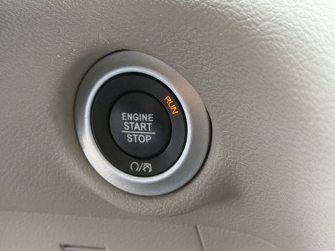 Used 2021 Chrysler Voyager Lxi image 22