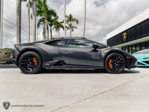 Used 2024 Lamborghini Huracan Sterrato image 7