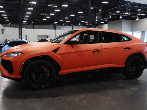 Used 2025 Lamborghini Urus SE AWD/4WD image 9