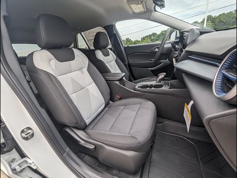 New 2026 Chevrolet Trax LS w/ LS Convenience Package FWD image 13