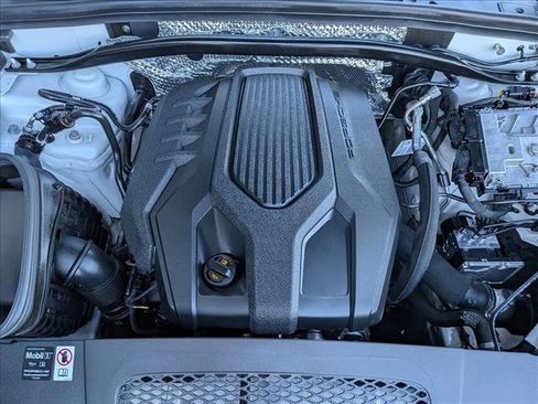 Used 2025 Porsche Macan Turbo image 28