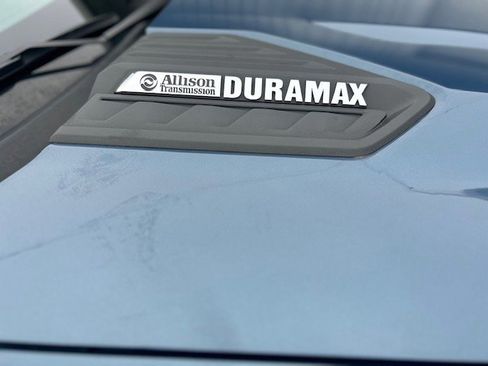 Used 2024 Chevrolet Silverado 2500 ZR2 w/ Technology Package image 6