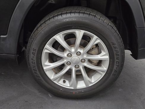 Used 2020 Jeep Cherokee Latitude image 6