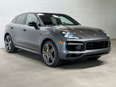 Certified 2023 Porsche Cayenne Turbo S AWD/4WD image 6