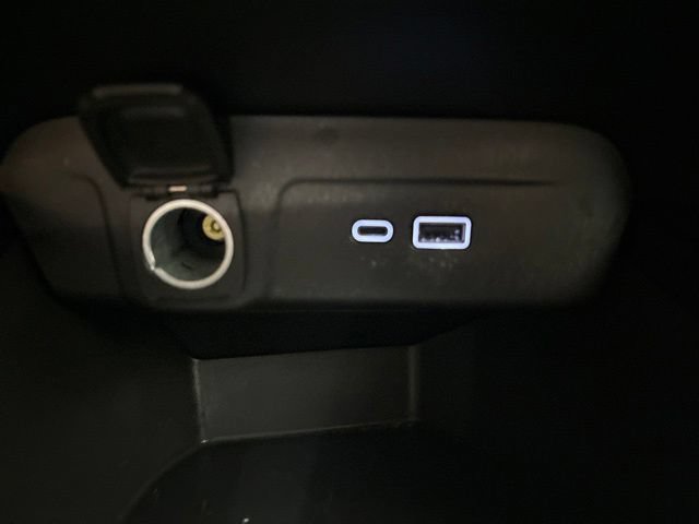 Used 2025 Chevrolet Trax LT FWD image 20
