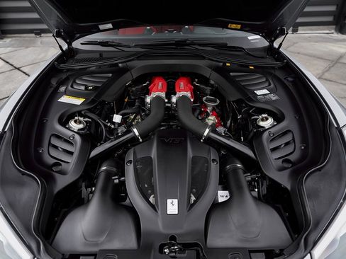 Used 2020 Ferrari GTC4Lusso T image 16