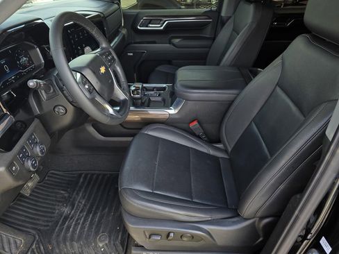 Used 2023 Chevrolet Silverado 1500 LTZ w/ Z71 Off-Road Package AWD/4WD image 8