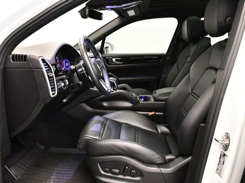 Used 2022 Porsche Cayenne image 40