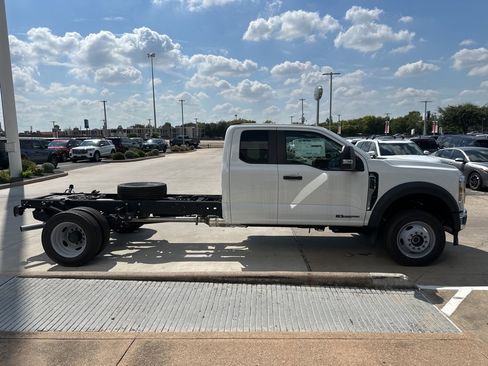 Used 2024 Ford F550 4x4 SuperCab Super Duty image 4