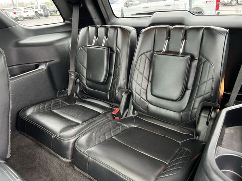 Used 2017 Ford Explorer Platinum image 26