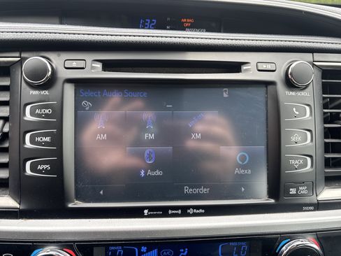 Used 2019 Toyota Highlander SE AWD/4WD image 29