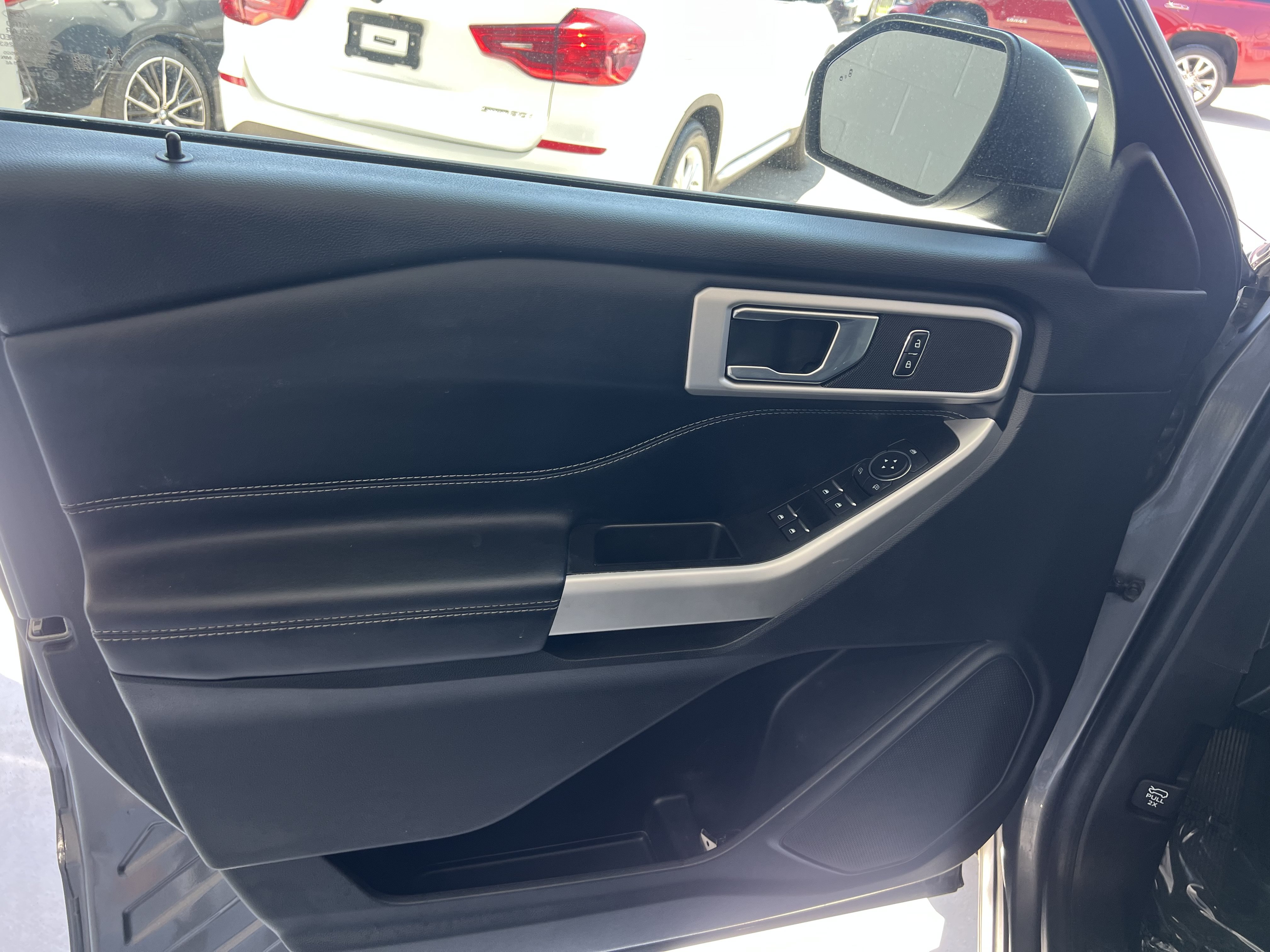 Used 2022 Ford Explorer XLT AWD/4WD image 9