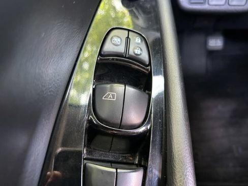 Used 2015 Nissan Leaf SL FWD image 16