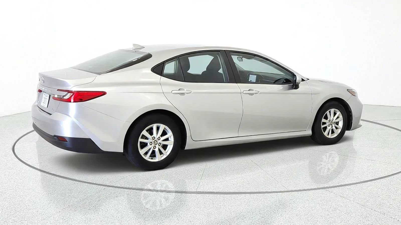 Used 2025 Toyota Camry LE FWD image 9