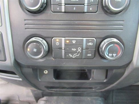Used 2017 Ford F550 2WD Regular Cab Super Duty image 34
