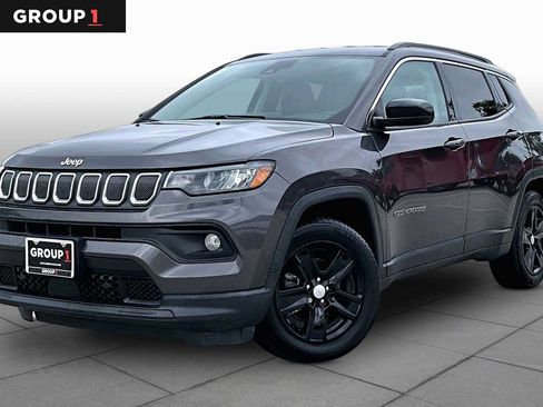 Used 2022 Jeep Compass Latitude FWD image 1