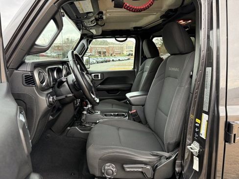 Used 2020 Jeep Wrangler Unlimited Sahara image 12